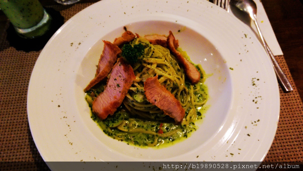 [新竹美食]新竹橋下餐廳 Restaurant & Bar，大推海膽醬海鮮焗烤飯。 @嘿!部落!