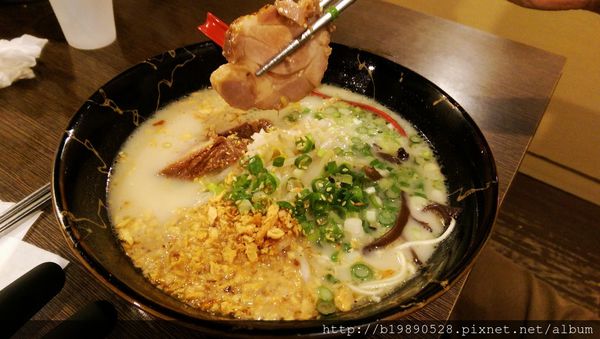 即時熱門文章：[新竹美食]新竹大海拉麵巨城旁，濃郁豚骨日式拉麵，推薦一定要加糖心蛋！