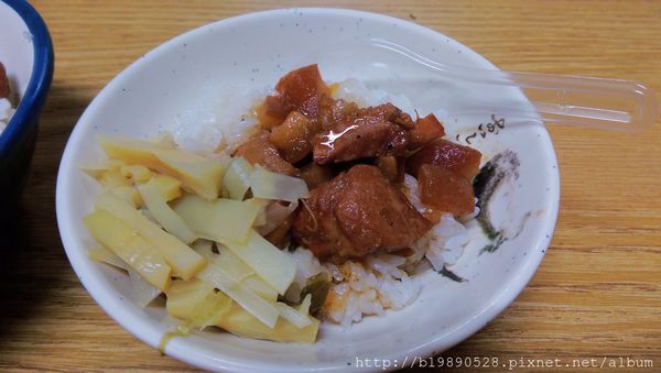 即時熱門文章：[食記]台中東海別墅。美食小吃之旅。