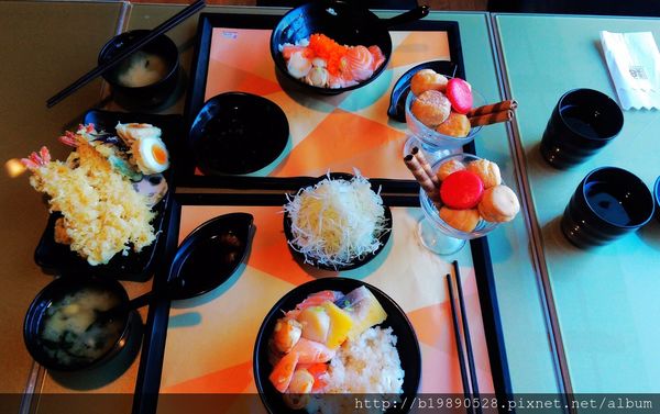 即時熱門文章：[新竹竹北美食]定食8竹北自強店。午後限定*八款主餐任一 皇家泡芙只要$150元喔！