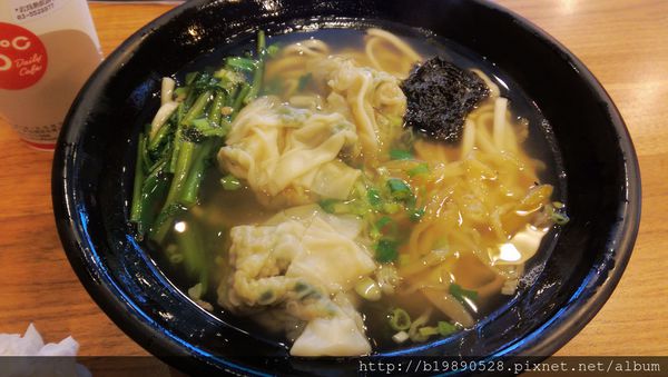 即時熱門文章：[新竹竹北美食]溫州大餛飩&游麵館(竹北光明三路)。推薦必吃麻醬麵，貢丸湯! 內文附詳細菜單。