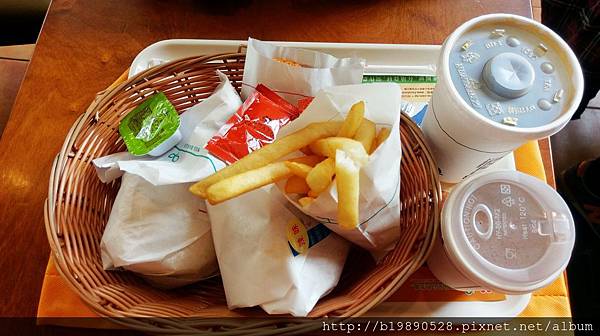 【台中美食】MOS BURGER 摩斯漢堡@興大店/雙人分享餐/辛味章魚堡/薑燒珍珠堡。(已歇業) @嘿!部落!