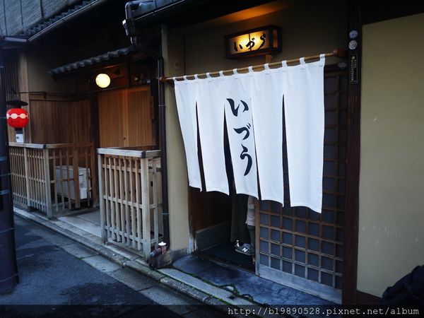 【京阪奈自由行】京都 いづう 鯖寿司@百年壽司名店/京都祇園新地 いづう/鯖姿寿司 さばすがたずし @嘿!部落!
