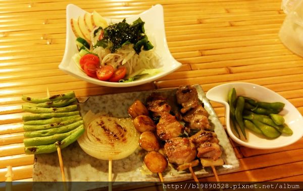 【台中美食】五年酒班 @忠孝夜市/燒烤串燒/價格偏高/消夜串烤/近中興大學