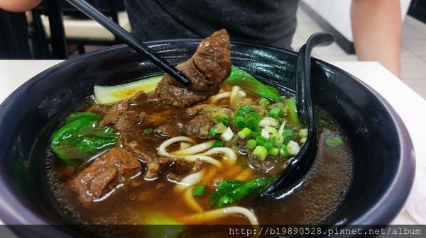 【美食】台中 南區 清一色牛肉麵@興大店/免費續麵/珍珠奶茶無限暢飲/台式泡菜無限供應 @嘿!部落!