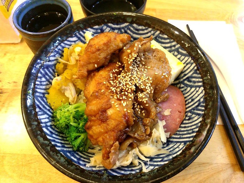 【美食】台中南區。御燒烤肉便當，工學路美食推薦，烤肉飯、烤雞柳、烤漢堡排。外送便當推薦 @嘿!部落!