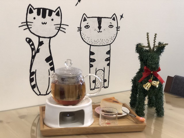 即時熱門文章：【美食】台中南區─MU 咖啡輕食小賣所。溫馨可愛的咖啡店，還有沙拉蛋糕吐司鬆餅唷~貓奴最愛小貓風裝潢。