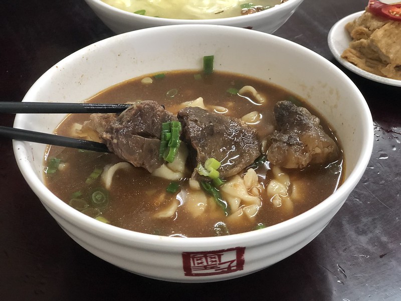 【新竹&middot;竹北美食】璽子牛肉麵(竹北店)，使用澳洲牛肉的牛肉麵專賣店，來訪必吃手工斤餅。(新竹牛肉麵推薦、在地平價小吃、詳細菜單價位介紹) @嘿!部落!