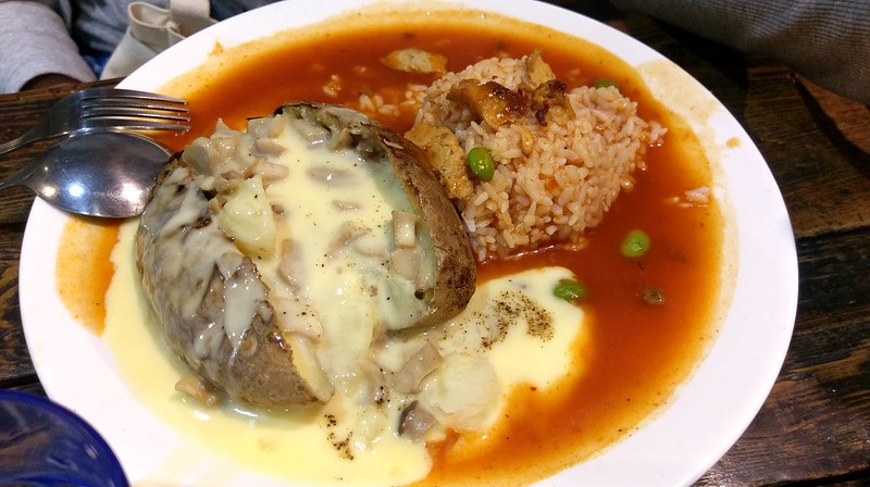 【美食】台中南區。狂野森林西班牙冰砂@興大學生聚會美食館。平價精緻的素食餐點。法式烤馬鈴薯。蠔油煲飯。燴飯。燴麵。新鮮果汁。Vegetarian restaurant @嘿!部落!