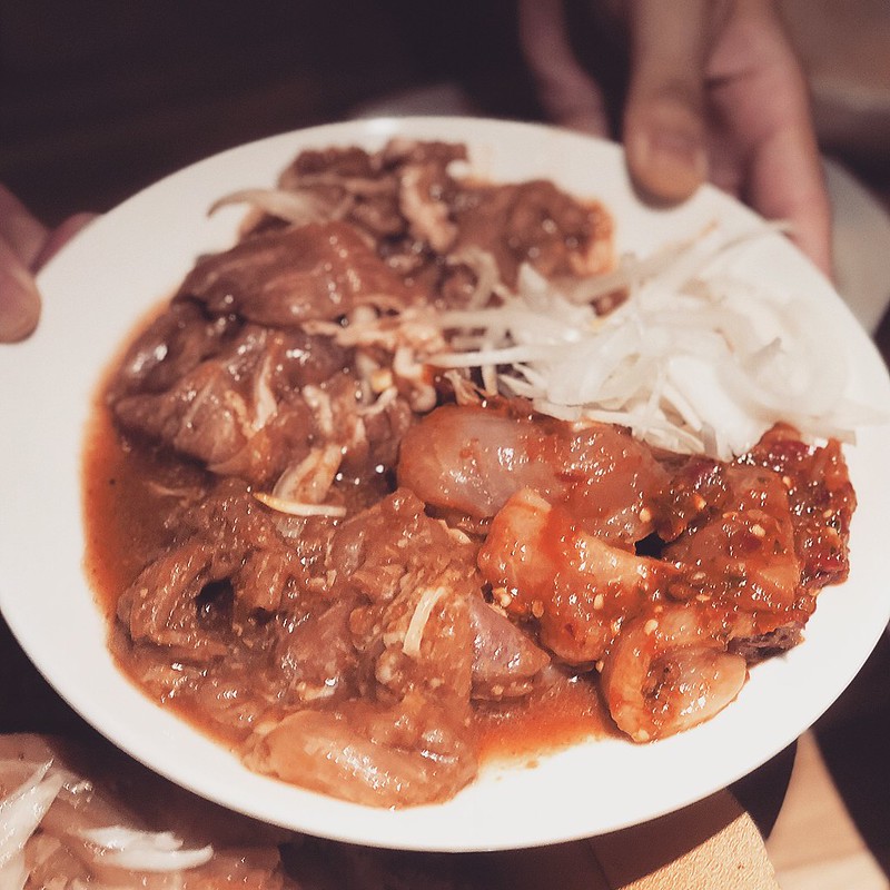 【新竹市區美食】銅盤嚴選韓式烤肉(巨城8F餐廳)，韓式烤肉、韓式小菜、泡菜火鍋吃到飽，平日午餐399元、晚餐假日469元起~(已歇業) @嘿!部落!