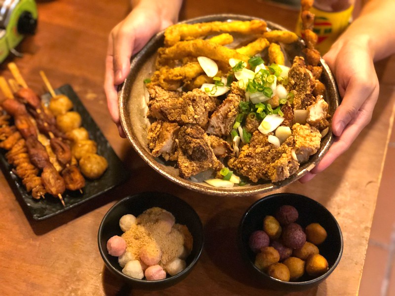 【新竹&middot;竹北美食】車庫鹽酥雞 不只是鹽酥雞，只有晚上才營業人氣依舊不滅。炸物、烤物、烤鮮蚵、炸湯圓、啤酒、牡蠣公仔麵種類多。 @嘿!部落!