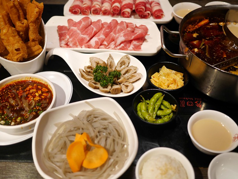 【新竹．竹北美食】老四川巴蜀麻辣燙，麻辣鴛鴦鍋依舊還是美味。單點也能吃飽飽，飯後招待冰淇淋一份。(竹北餐廳．麻辣火鍋推薦．菜單價目表)