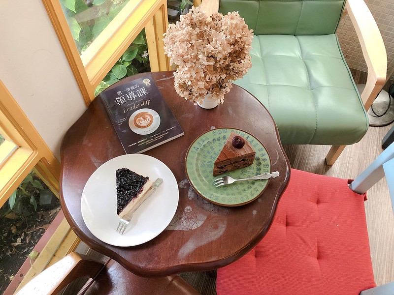 【苗栗美食】葉旺手作烘培，綜合莓果重乳酪蛋糕超濃郁好好吃。隱身竹南住宅區中，鄉村田園風蛋糕屋。(竹南甜點店．竹南咖啡屋．竹南美食推薦．甜點．蛋糕．覆盆子．莓果．芒果．巧克力蛋糕．慕斯．千層．抹茶紅豆．栗子) @嘿!部落!