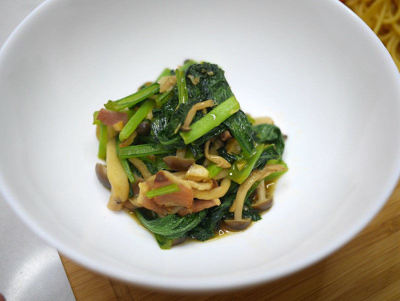 【食譜】冰箱常備菜&mdash;小松菜鴻禧菇，好吃便當菜作法。（鴻禧菇料理．菇類便當．手作便當．ＤＩＹ手作家庭料理．便當菜色配色．日式便當食譜．日式小菜） @嘿!部落!