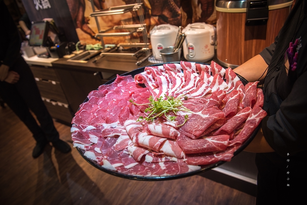 食。台北｜肉多多中山店～台灣火鍋第一品牌，100oz暴龍海陸鍋肉控必訪超評價鍋物｜捷運中山站美食 @嘿!部落!