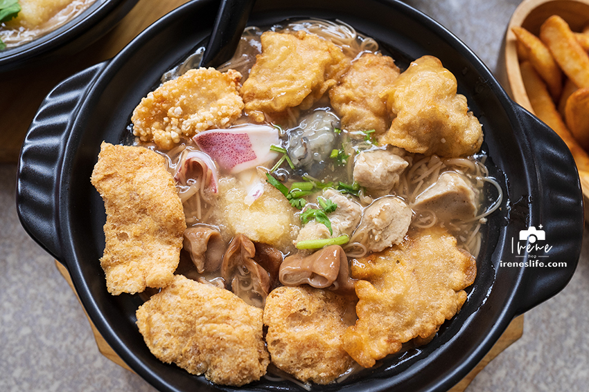 華麗版國民小吃,一碗能吃到七種料的魔霸麵線!麵線配魔霸雞排,又脆又多汁,再來一杯冬瓜嫩仙草消暑 華麗版國民小吃,一碗能吃到七種料的魔霸麵線!麵線配魔霸雞排,又脆又多汁,再來一杯冬瓜嫩仙草消暑