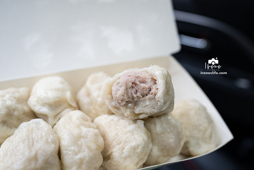 即時熱門文章：三芝隱藏版美食，手工現做小籠包，皮Q餡飽滿，紅糟肉圓也是黑馬一匹，半透明的外皮透出豔紅的內餡