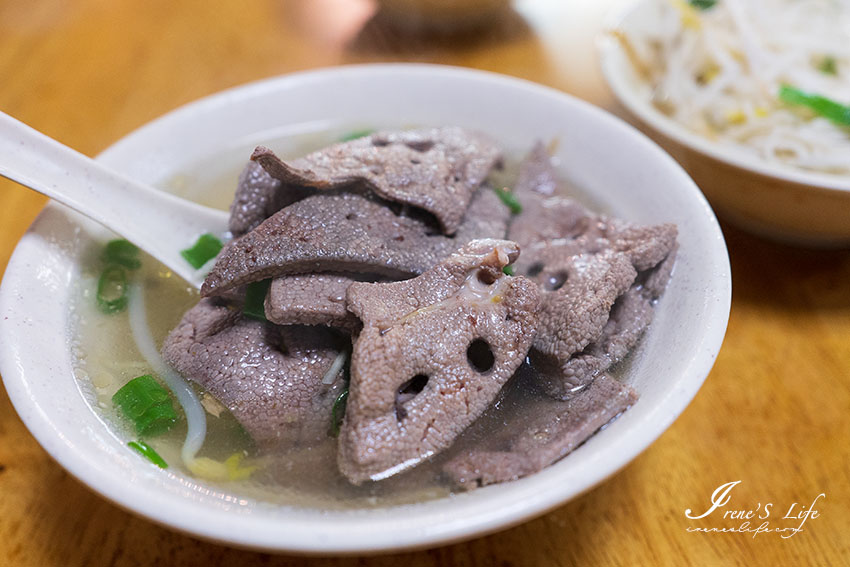 華燈初上劇中小吃店就在三重，沒招牌的隱密小吃店，麻醬麵、豬肝都好吃，必加小魚乾辣椒 @嘿!部落!
