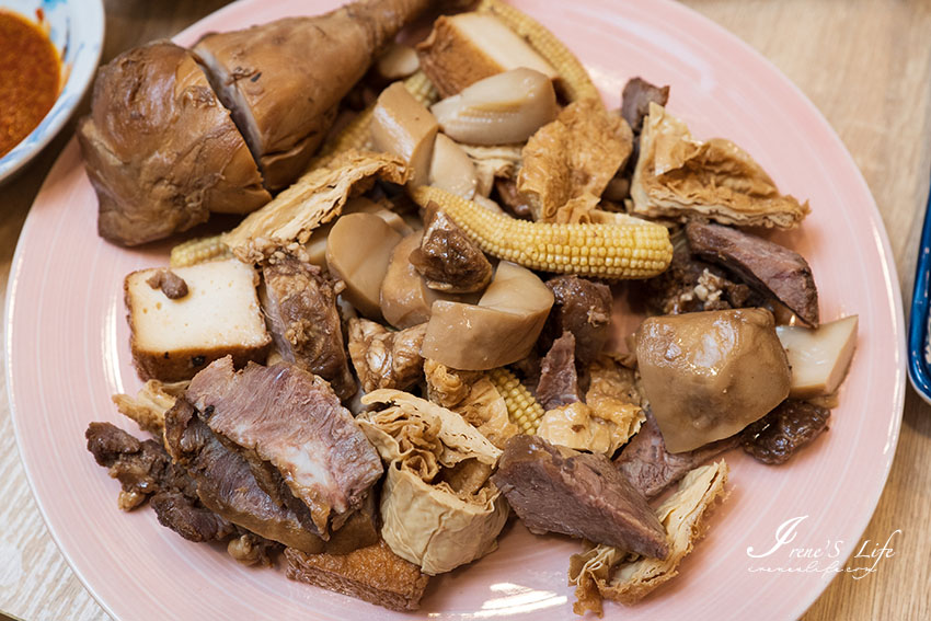 樹林美食｜排隊人龍沒斷過的冰鎮滷味，超過60種食材可供選擇，愛吃辣的一定要吃吃看這裡的辣椒醬 @嘿!部落!