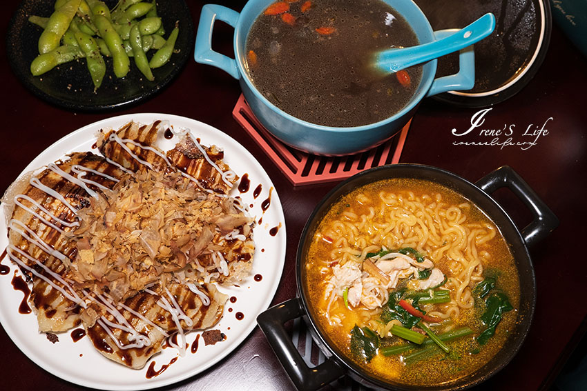 吃飽再睡！三重深夜食堂，日式屋台的板前座位洋溢日風，推開門宛如小酒吧超有情調，重點是餐點有特色又好吃 @嘿!部落!