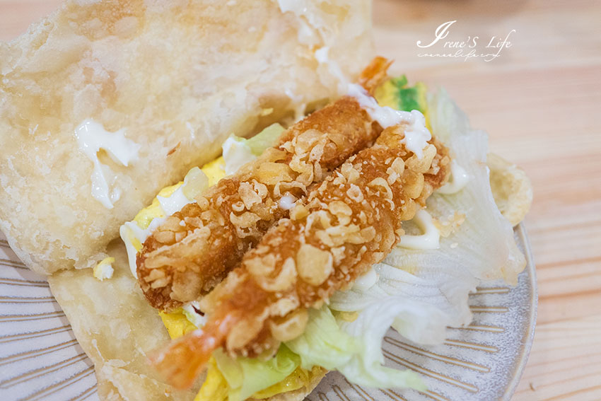延吉街近國父紀念館站新開幕美食，24小時營業的豆漿店，不管燒餅還是饅頭通通可以夾炸蝦、蔥爆牛 @嘿!部落!