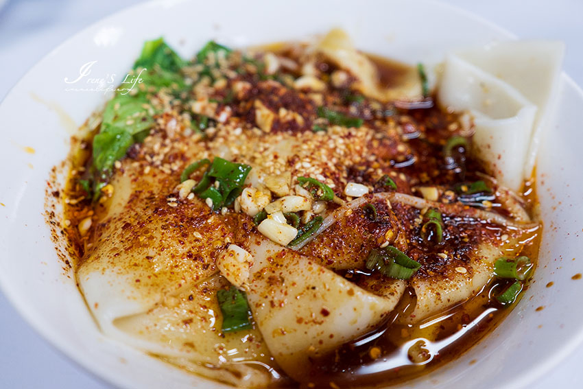 三重龍門路美食，麵寬有嚼勁火辣的油潑麵、複雜工序製作的涼皮，讓人欲罷不能的河南熗鍋麵 @嘿!部落!