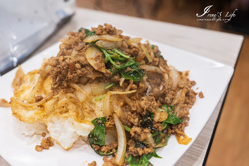 三重越南料理推薦｜越南姐妹開的傳統越式美食，綜合海鮮米線還有大塊炸魚肉，炒飯、豬肉蓋飯也都不錯 @嘿!部落!