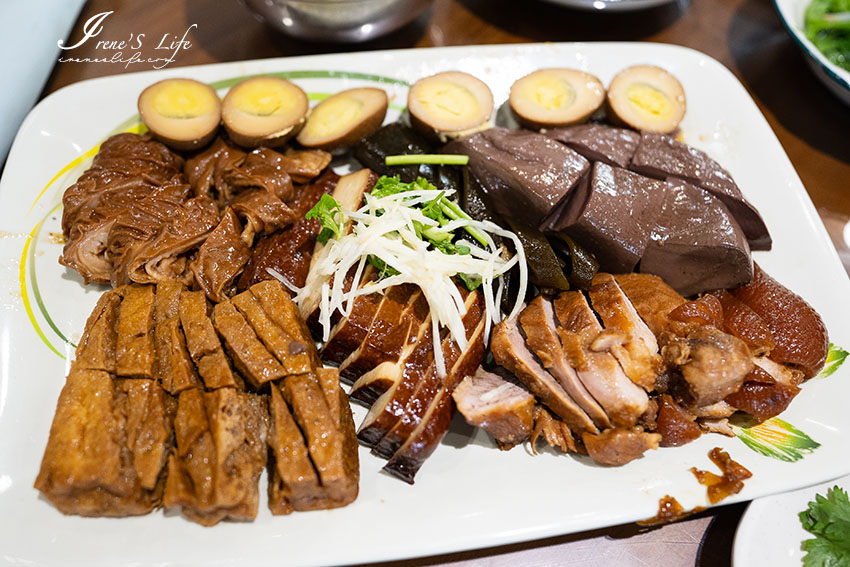 宜蘭礁溪美食|三民大飯店超大鍋滷味自己夾,人潮滿到溢出來,還附設停車場 宜蘭礁溪美食|三民大飯店超大鍋滷味自己夾,人潮滿到溢出來,還附設停車場