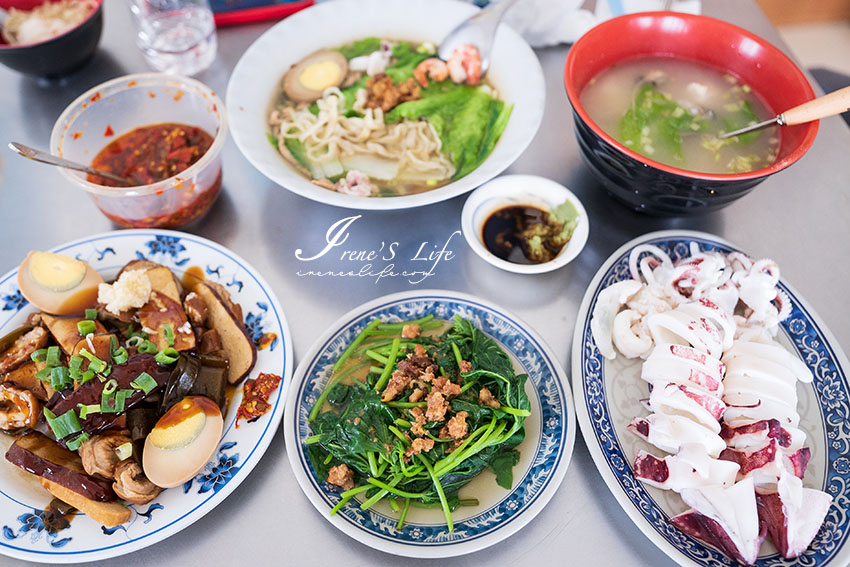 不起眼的民宅小吃店，海產粥料多實在，小卷新鮮不用沾醬吃得到甜味，魯味也很讚 @嘿!部落!