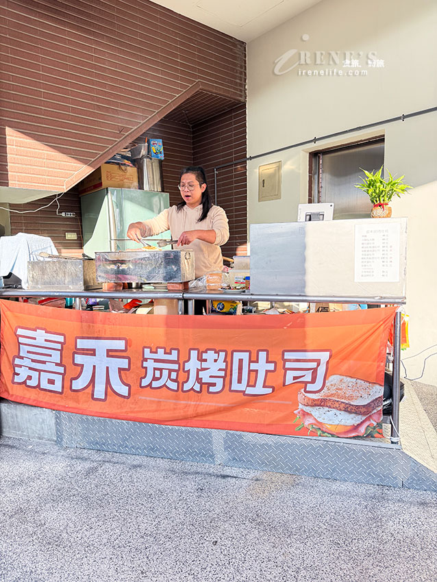 用炭烤的吐司就是香！別人是大腸包小腸，這家是小腸包大腸，鴨胸、麻油松阪蛋吐司 @嘿!部落!