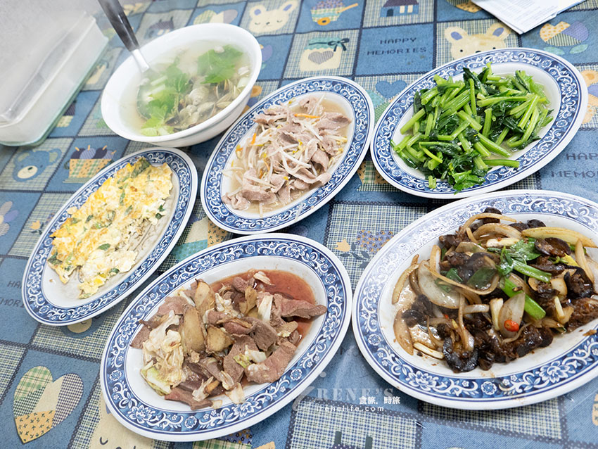 頭城火車站前超便宜的伍佰快炒，四菜一湯只要390元！帶有鍋氣份量足 @嘿!部落!