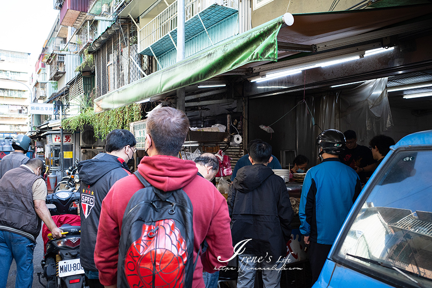 藏在南機場巷中的24小時超狂小吃店，米粉湯一碗只要20元，搭配各式黑白切好吃不貴 @嘿!部落!
