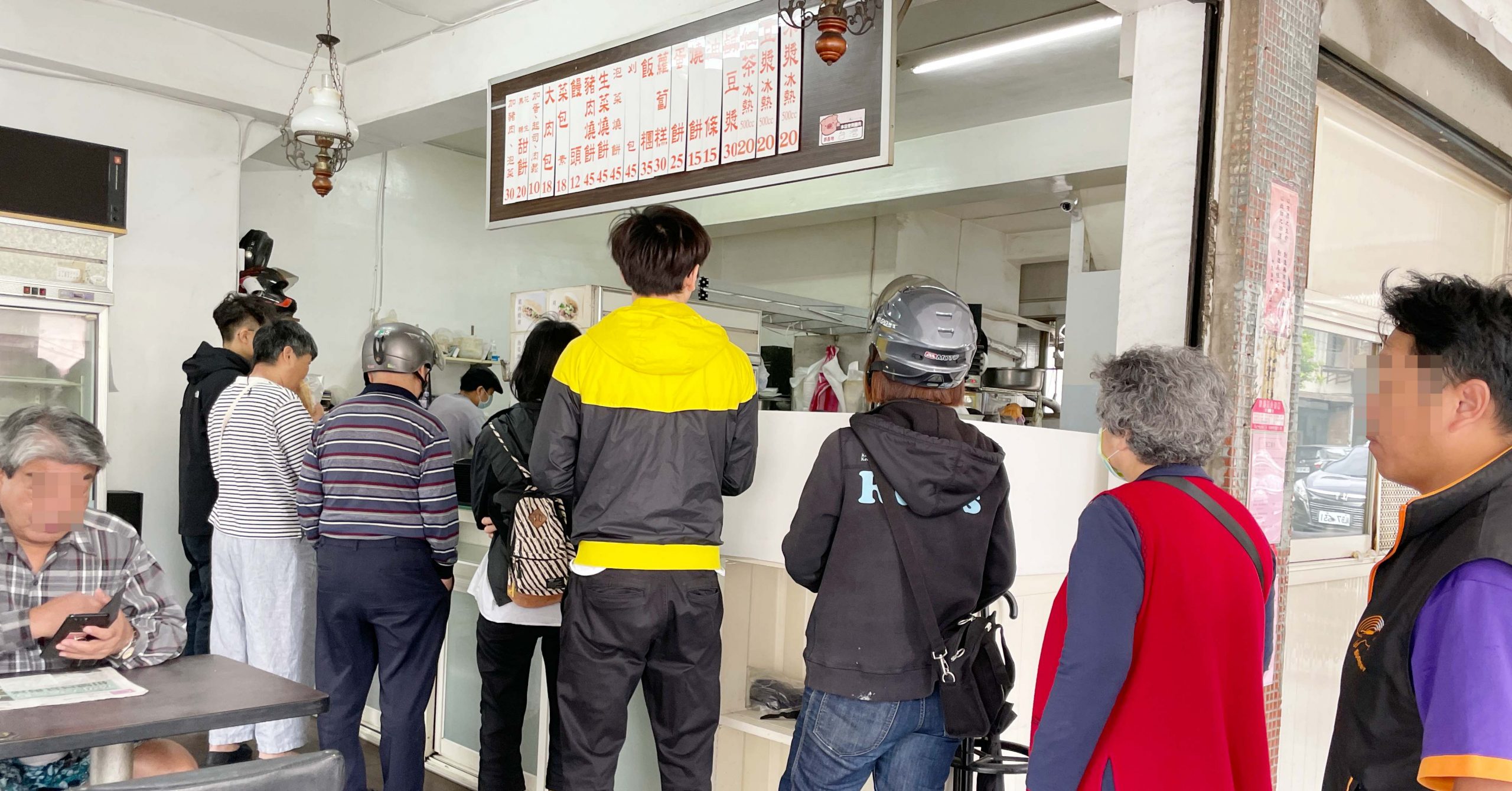 【石牌美食】早起鳥早餐店，實在不知道在排什麼 @嘿!部落!