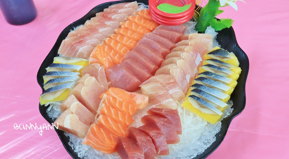 即時熱門文章：屏東後壁湖美食邱家生魚片，兩百元整整40片生魚片吃到爽
