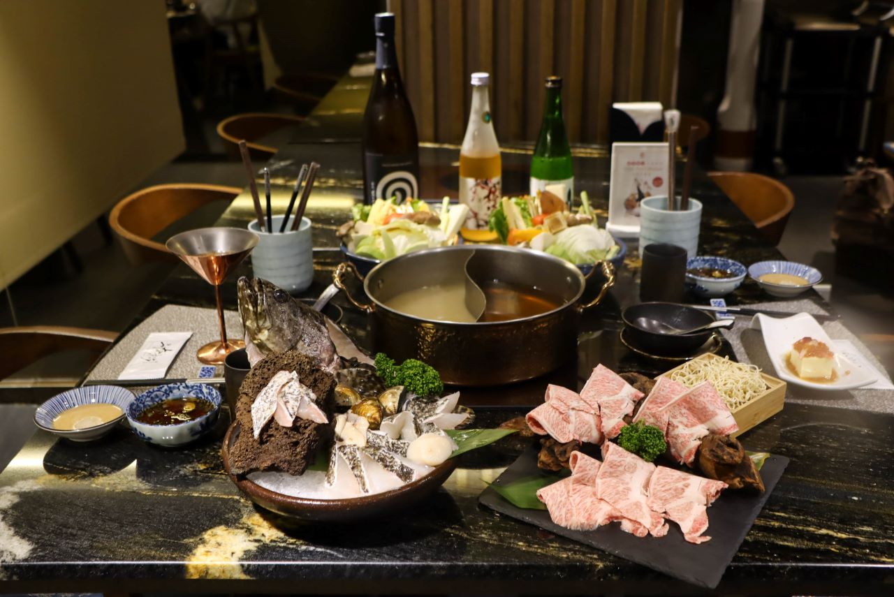 即時熱門文章：(大安火鍋)火鍋界中的PRADA-二本松涮涮屋，木曜，美食公道伯多位藝人造訪推薦台北精品火鍋，門口有超可愛的龍貓公車站快點一起來拍照~