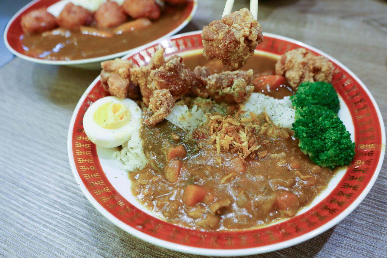 即時熱門文章：(板橋車站美食)加麵加飯加咖哩通通不用錢,鹹酥雞,土魠魚,獅子頭通通變成咖哩的好夥伴-小吉咖哩板橋文化店