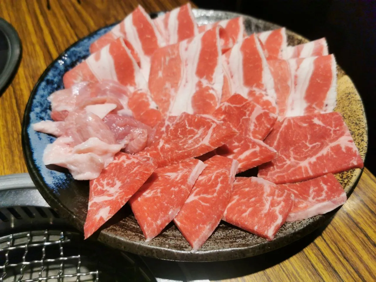 即時熱門文章：(雙連捷運站)一個人也可以開心吃燒肉,燒肉套餐369元起 火鍋燒肉一次滿足餐點價格實用讓你吃火鍋/燒烤也不用花大錢-源本家燒肉火鍋