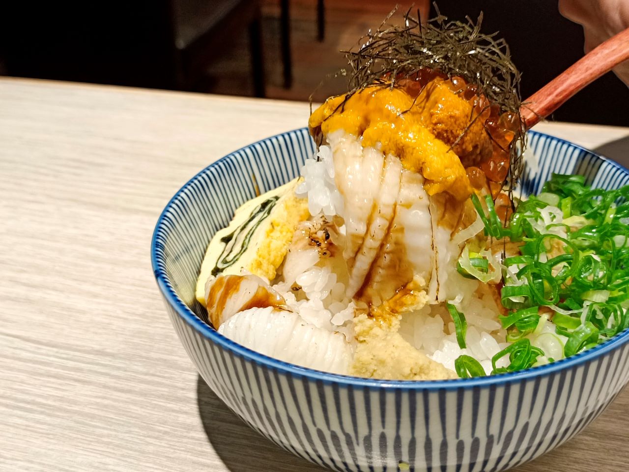 即時熱門文章：(江子翠美食)板橋日本料理誠壽司江翠店,日式滷肉飯讓你一次就吃得到海膽跟比目魚鰭邊肉還有鮭魚卵喔~
