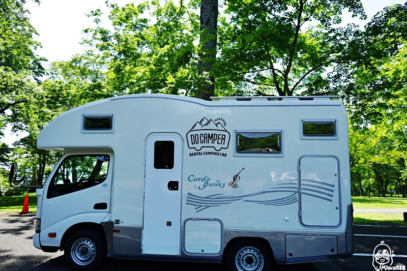 『日本。北海道』 札幌 Do Camper 北海道南千歲露營車租借自助旅行推薦｜野外露營也可以很舒適，北海道處處是美景 租露營車開到哪睡到哪，隨性自在的自駕露營車體驗。 @嘿!部落!