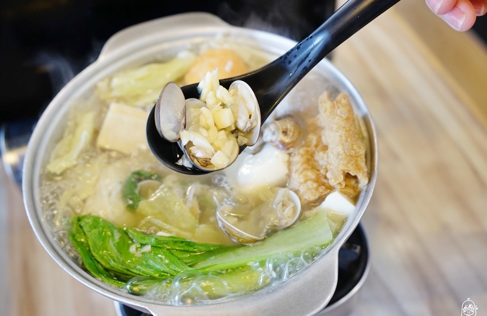 『桃園。中壢』 漢南豆腐海鮮鍋［陳記］中壢店｜平價也可以吃到超有料小火鍋！最推香蒜白酒蛤蠣鍋 鮮甜香醇大人味火鍋。 @嘿!部落!