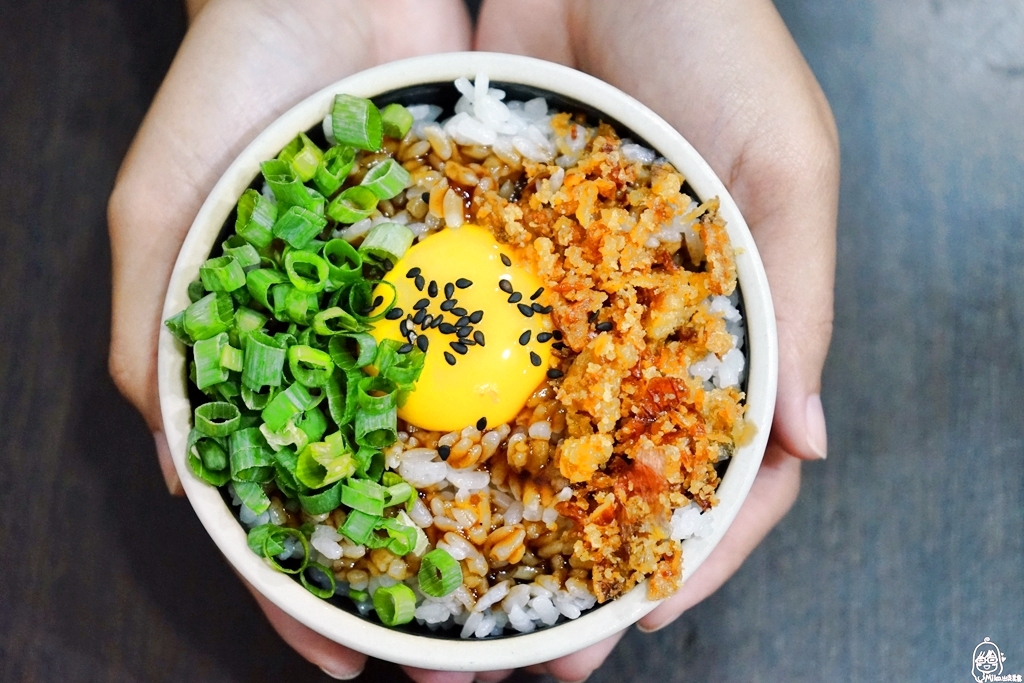 『台中。中區』 楓の飯｜台中車站、轉運站周邊美食推薦  古早味銅板價  充滿豬油拌飯香氣的蛋黃月見飯！ @嘿!部落!