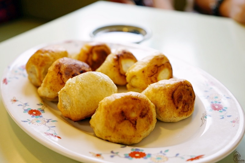 『日本。北九州』 佐賀武雄 餃子會館｜武雄在地人推薦  使用當地食材做的在地煎餃 現點現做 用料實在還很多汁，小巧可愛大加分｜2026年10/14-10/18 北九州佐賀自駕耍廢偽少女五天四夜之旅 @嘿!部落!