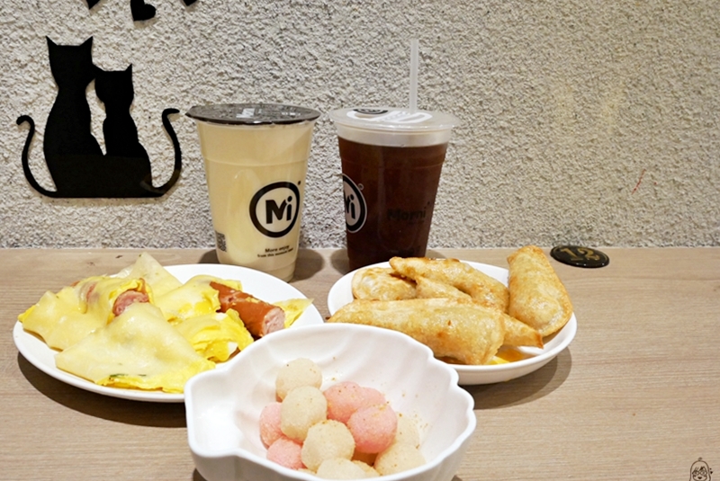 即時熱門文章：『台中。大甲』 莫尼Morni 早午餐 ｜知名連鎖早午餐店 台式、西式、義式無國界料理創意上桌，外帶、內用都方便，好吃平價 純白木質簡約風裝潢很有質感。
