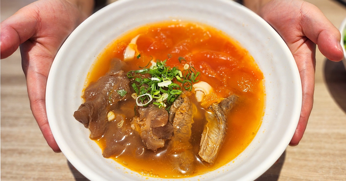 即時熱門文章：南京三民美食》蜀渝牛肉麵~藏身小巷的清甜系番茄牛肉麵，半筋半肉必點!!