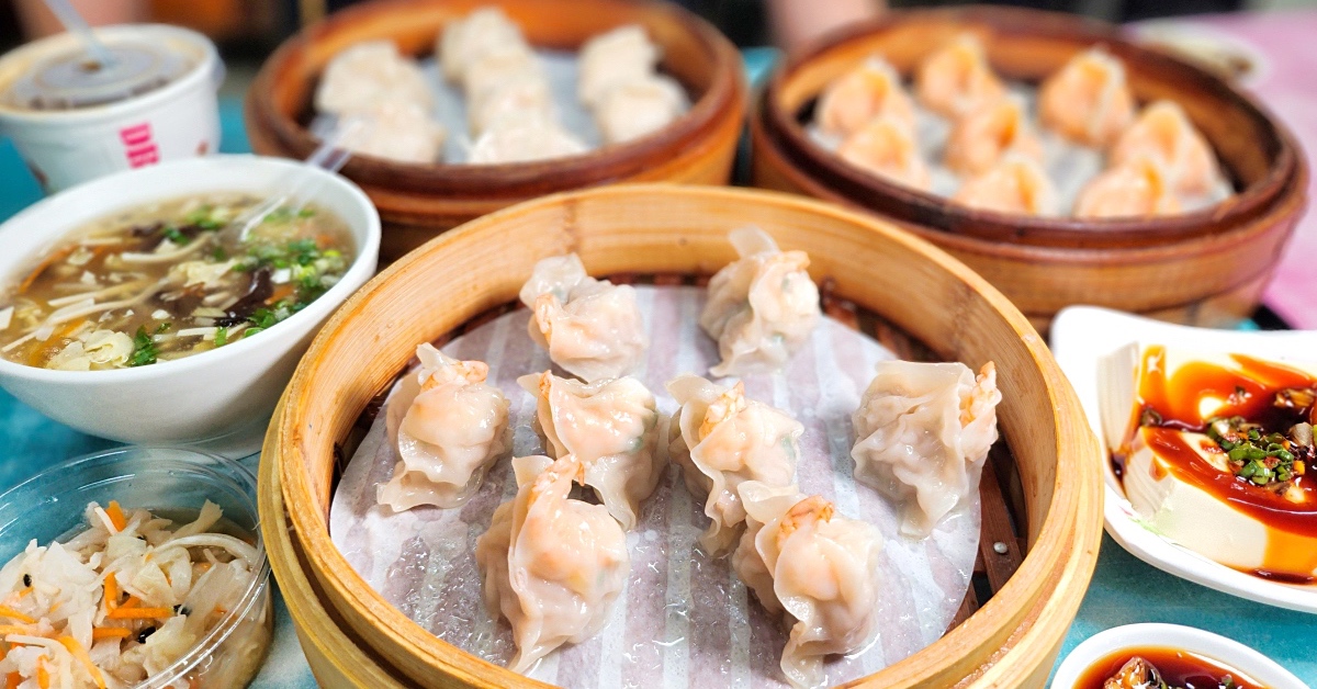 南京三民美食》亓家蒸餃～外皮薄而Q，內餡飽滿還放了整尾蝦仁～完全蒸餃界天花板!! @嘿!部落!