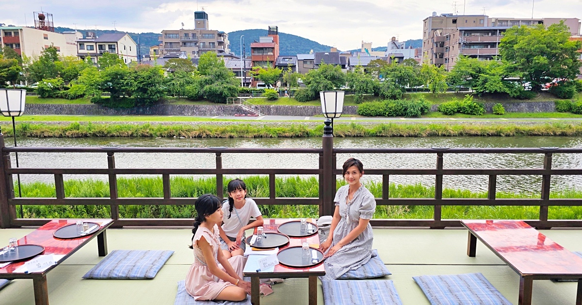 京都美食》鴨川納涼床 料理旅館鶴清～京都夏季限定河景第一排露天景觀餐廳，可中文網路預約 @嘿!部落!