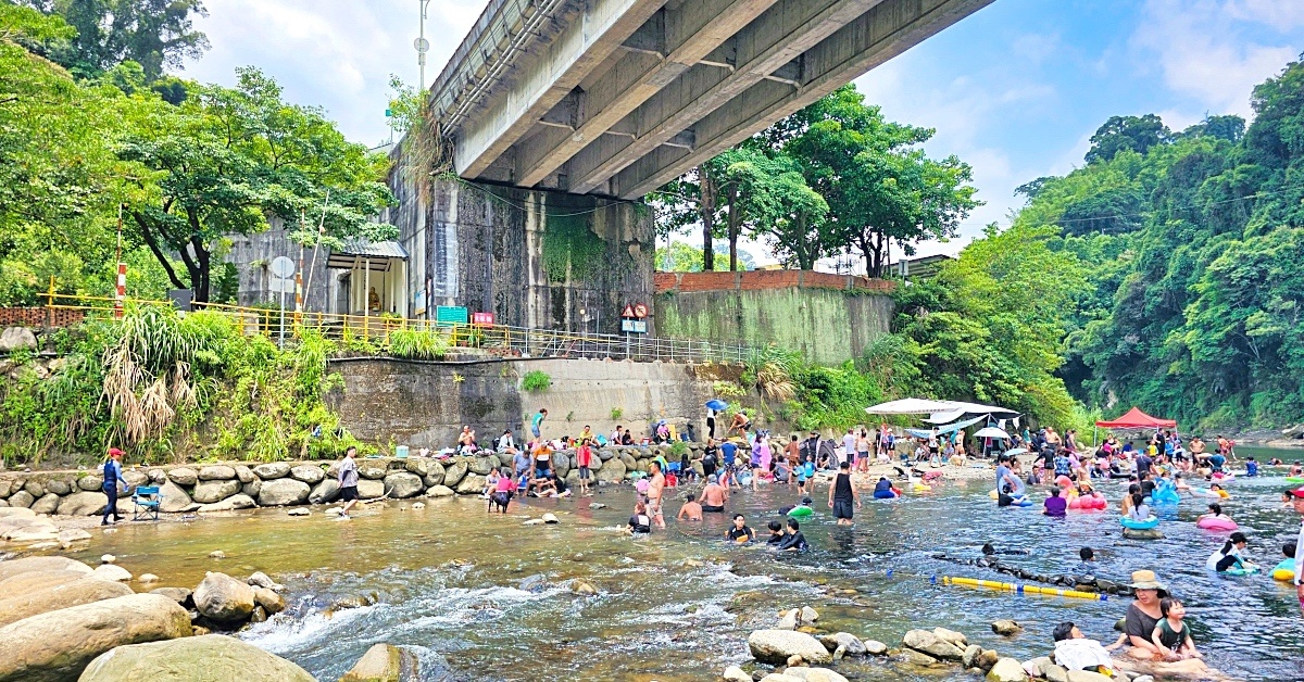 三峽景點》東眼橋親水遊憩區～大豹溪東眼瀑布免費戲水區，免費停車、有救生員的烤肉勝地 @嘿!部落!