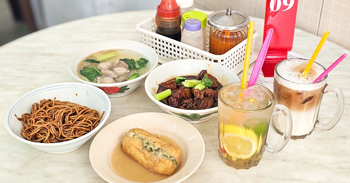 沙巴美食【金沙園生肉麵】亞庇加雅街必吃老字號豬雜湯，配個乾撈麵、三酸汁超滿足 @嘿!部落!