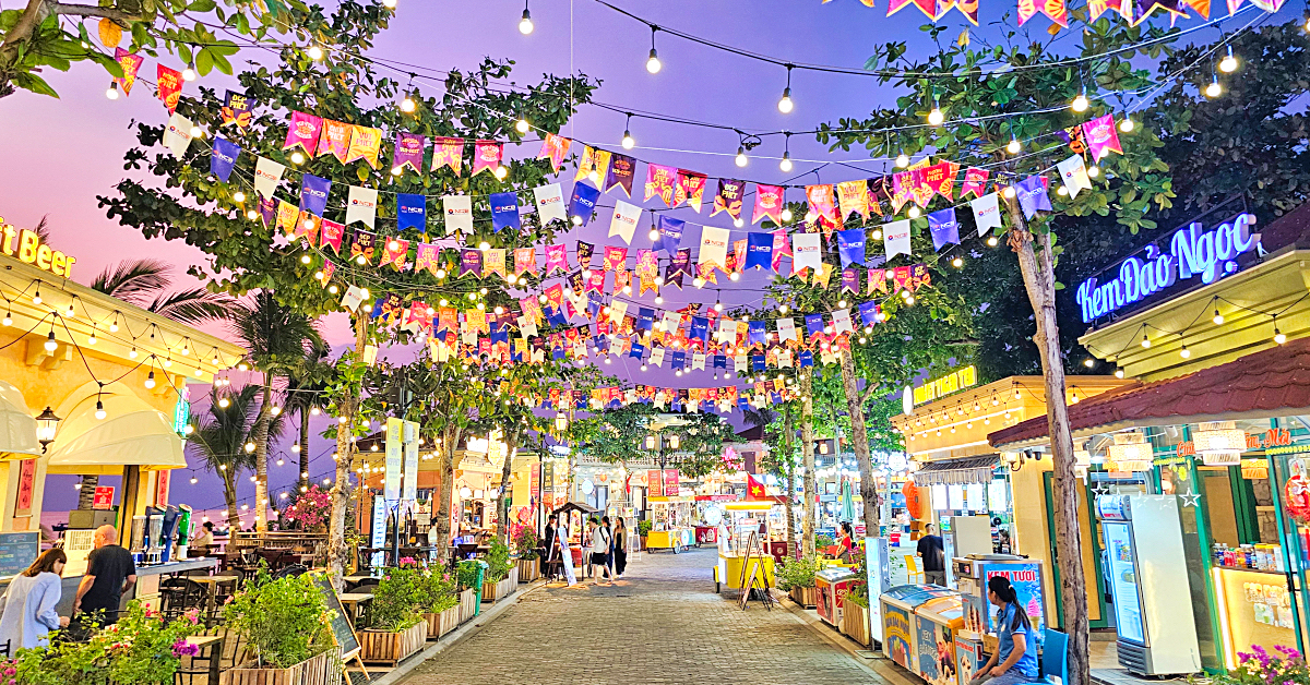 即時熱門文章：VUI-Fest Bazaar 富國島海濱夜市｜日落小鎮最美海濱市集，夕陽美景夢幻天色太浪漫
