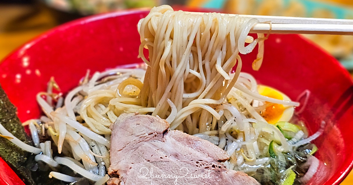 【琉家拉麵 國際通本店】沖繩國際通美食必吃：黑蒜豚骨人氣拉麵、排隊老屋名店實吃心得 @嘿!部落!